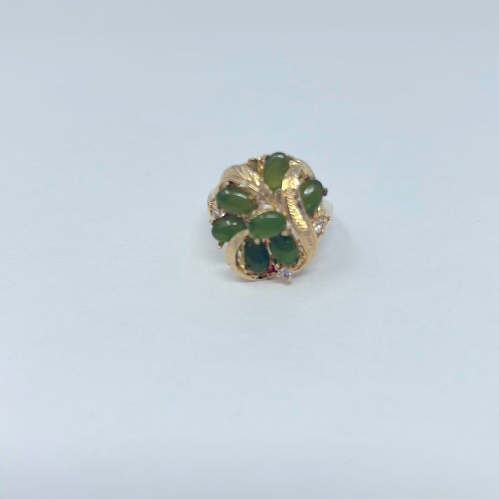 Unbranded Women's Gold Tone with 7 Green Stones Cluster Costume Ring
